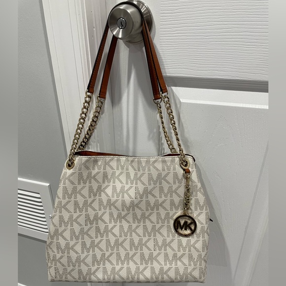 MICHAEL Michael Kors Handbags - EUC Michael Kors bag